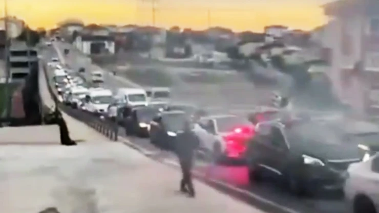 Yolu kapatan düğün konvoyundaki 10 araç sürücüsü yakalandı