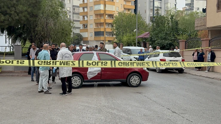 Yolun ortasında duran otomobilde bir kişi ölü bulundu