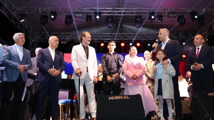 Yücel Arzen ve genç yeteneklerden Kahramanmaraş'ta unutulmaz performans