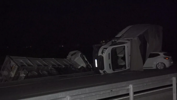 Zincirleme trafik kaza 3 kişiyi hayattan kopardı, 7 kişi yaralandı