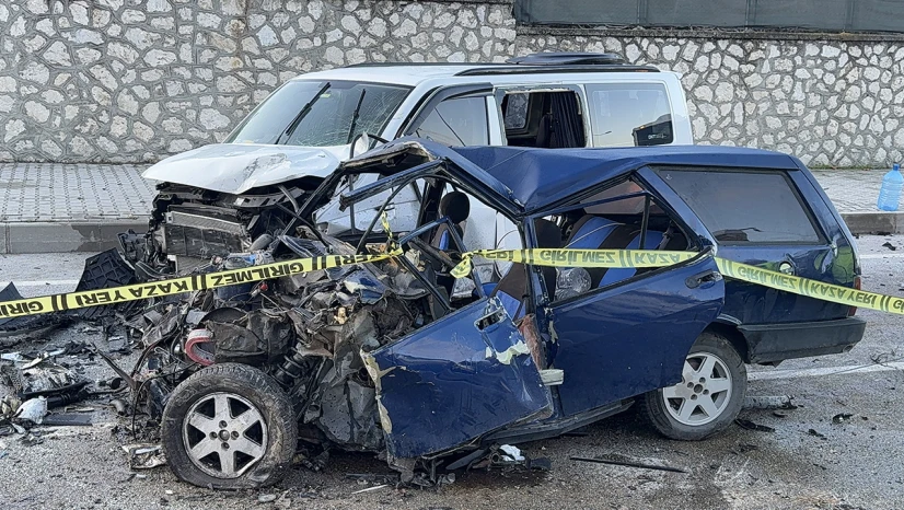 3 aracın karıştığı bu kazada 2 kişi hayatını kaybetti