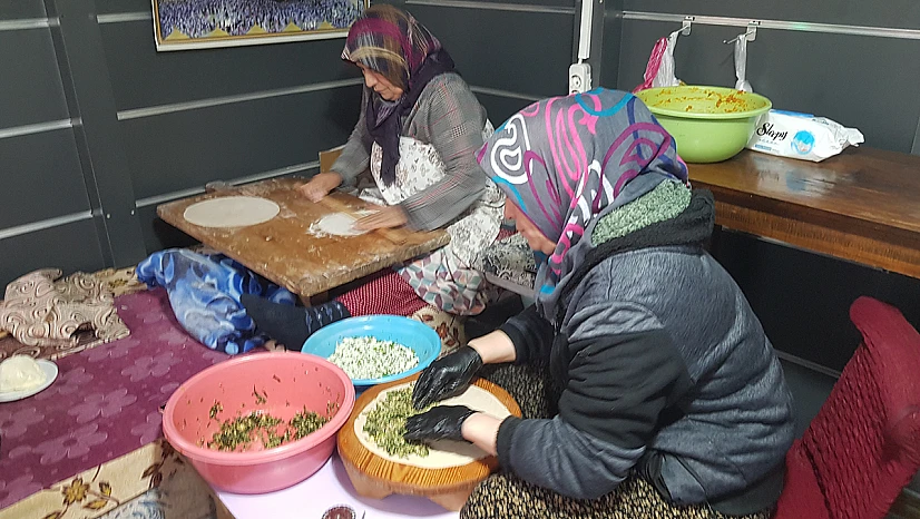 3 ev kadını deprem sonrası el ele verdi hayata tutundu