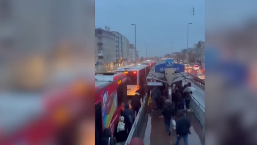 Avcılar'da metrobüs arızası nedeniyle seferler aksadı
