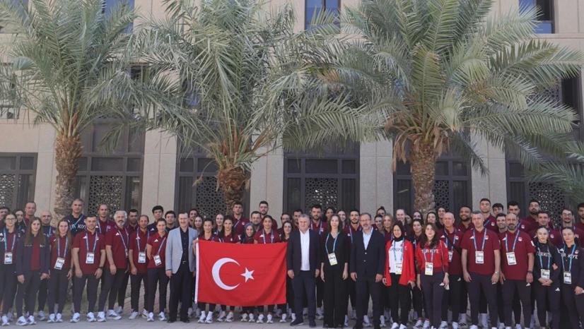 Bakan Bak Suudi Arabistan'da milli sporcularla bir araya geldi