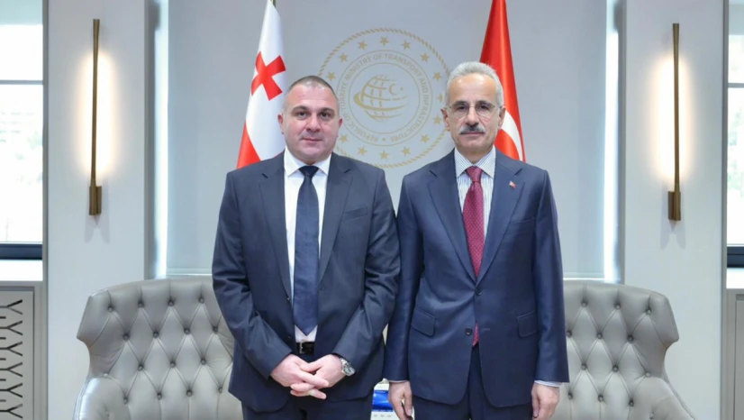 Bakan Uraloğlu, Gürcistan Altyapı Bakanı Sokhadze ile görüştü