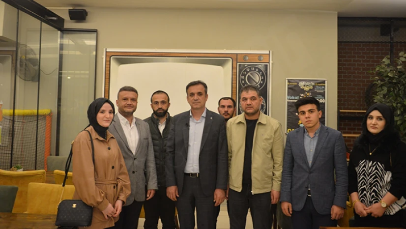 Milletvekili Adayı Kurt, gençlerle bir araya geldi