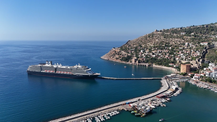 Oosterdam kruvaziyeri Türkiye limanlarına demirliyor