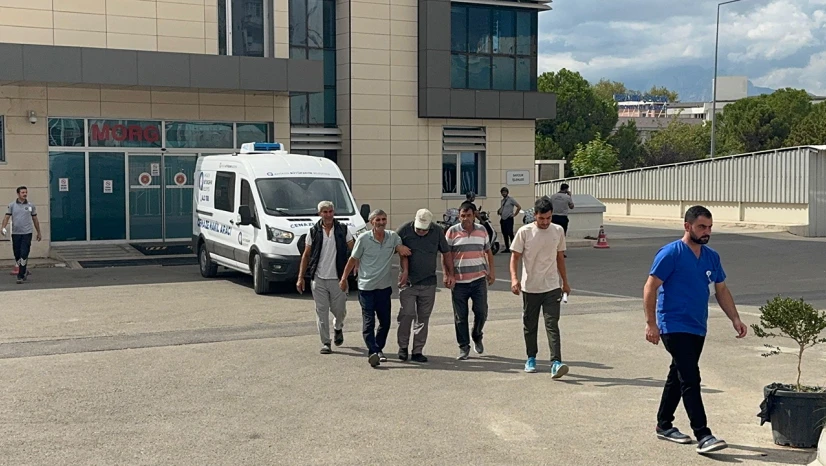 Otomobil ile hafif ticari araç çarpıştı, 1 kişi öldü, 3 kişi yaralandı