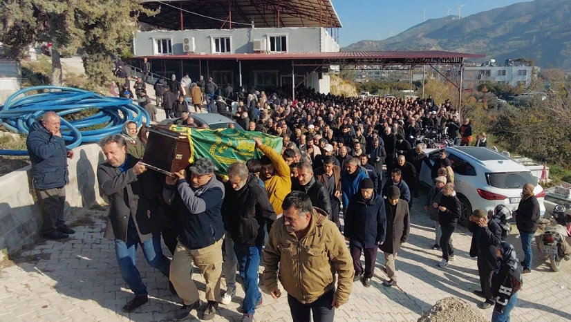 Otomobille çarpışan motosikletteki 2 kişi öldü