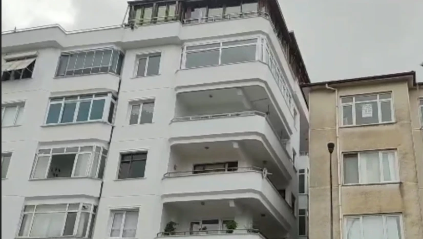 Sevilen sanatçı Güllü evinin balkonundan düşerek hayatını kaybetti