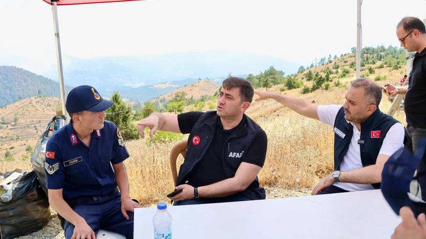 Başkan Toptaş ve Kaymakam Çiğdem, yangın bölgesinde vatandaşları ziyaret etti