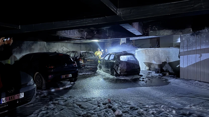 Kahramanmaraş'ta sitenin otoparkında elektrikli araç yangını! 18 kişi dumandan etkilendi