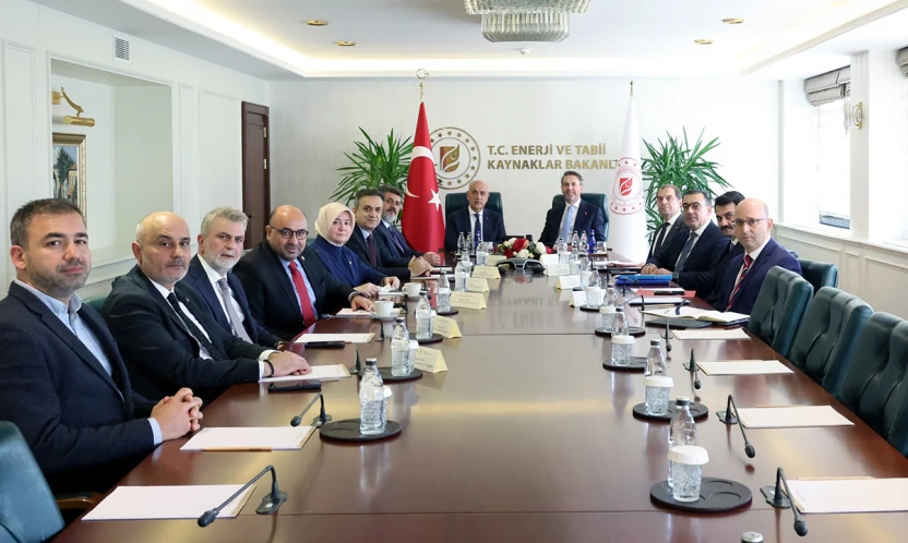 Kahramanmaraş heyetinden Enerji ve Tabii Kaynaklar Bakanı Bayraktar'a ziyaret