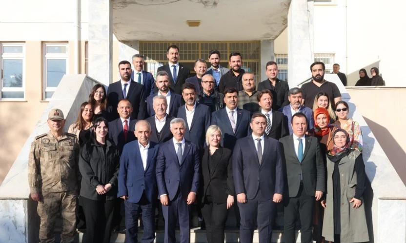 Kahramanmaraş Valisi Ünlüer, 'Geleceğimizi üreten gençler yetiştiriyoruz'